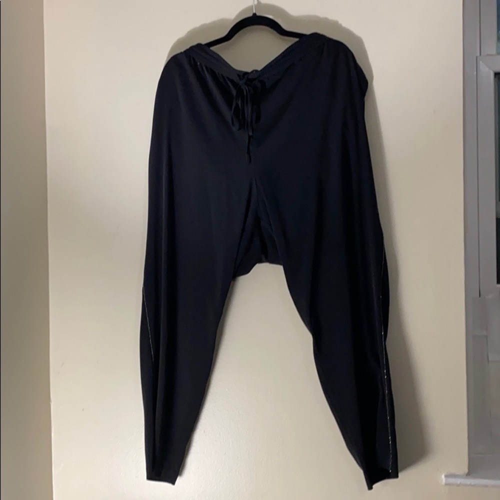Plus size pants black.